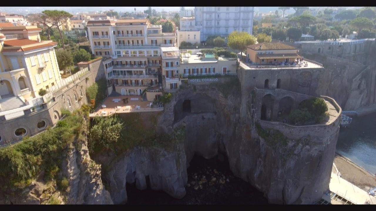 فندق كورالو سانتّانييلّو المظهر الخارجي الصورة